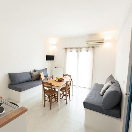 Muses Apartments Agia Anna  Buitenkant foto