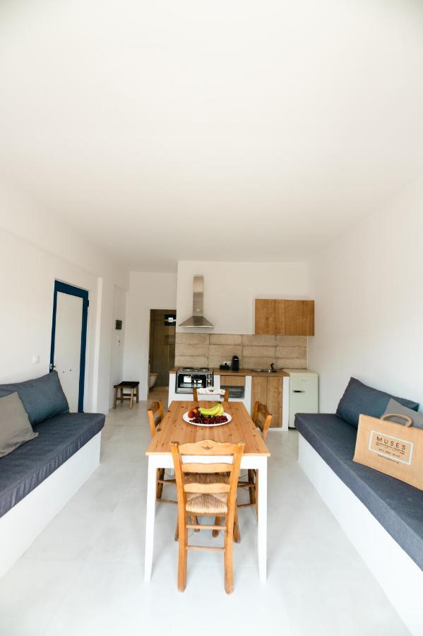 Muses Apartments Agia Anna  Buitenkant foto