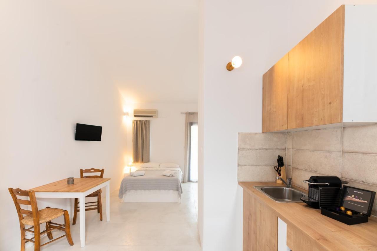 Muses Apartments Agia Anna  Buitenkant foto